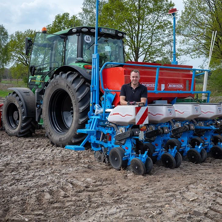 Unser Kürbisbauer bei der Arbeit